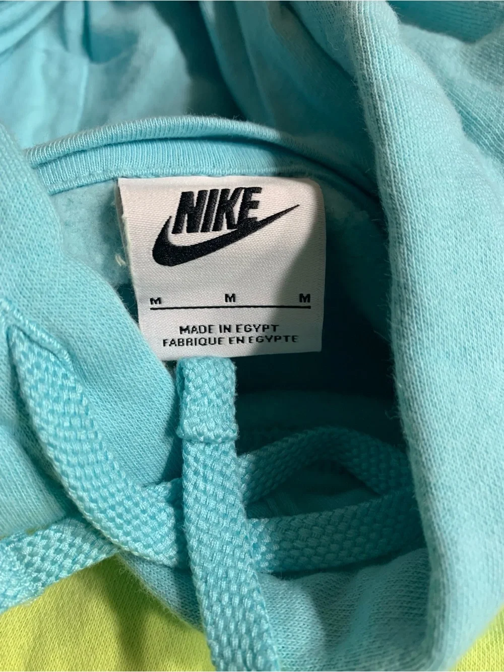 Ladies Nike hoodie in size M.